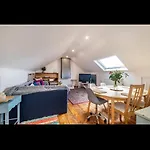 Sunny Roof Terrace 3 Bed Apartment Clapham