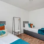 Hale Lodge, Comfy Stay For Families And Contractors