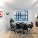 Stylish 2-Bedroom Flat With Balcony In Clerkenwell