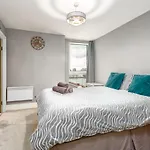 Amazing 2 Bedrooms With River Views For 6 People