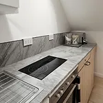 Deluxe Urban Retreat Studio Apartment