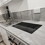 Deluxe Urban Retreat Studio Apartment