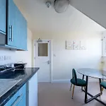Two Beds Room In Camden Town