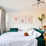 Stylish 2Bed Flat Hackney London