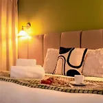 2Br 2Ba Sleeps 6 King Beds City Views E1