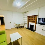 Luxury 2 Bed House With Parking, 5 Min Walk To Station & Ldo