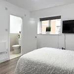 Bright Studio In Old Street 2