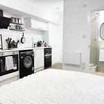 Bright Studio In Old Street 2