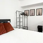 Bright Studio In Old Street 2