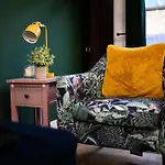 Central 1Br Apartment Sleeps 4, Georgian Townhouse, Near London Liverpool Street, Super Central London, Beautifully Designed