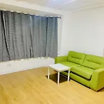Luxury 2 Bed House With Parking, 5 Min Walk To Station & Ldo