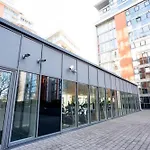 32 Ross Apartment, Canary Wharf Area