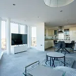 32 Ross Apartment, Canary Wharf Area