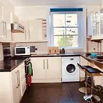 Central London Elephant And Castle Cosy Double Bed