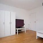 Room 1 For Couples - 13X13Ft Room, Balcony, Fast Wifi, All Bills Included