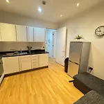 Comfortable - Cosy - Budget Studios In City Center