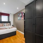 Modern Paddington Station 2 Bedroom Apartment