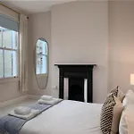 Vesto Three Bedroom Duplex Apartment In Clapham