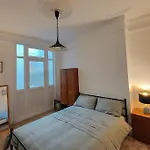 Cosy 2-Bed Flat, 8 Min To Tube
