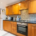 Exquisite 1Br - Free Parking Only 5-Mins Walk To Clapham Junction Station