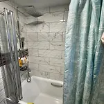 Small-Budget Double Bedroom - Shared Bathroom