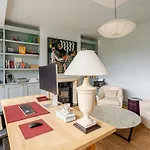 Luxury Open Plan 5 Bed House With Garden & Parking