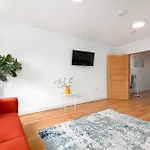Modern Studio Near Tube Fast To Central London