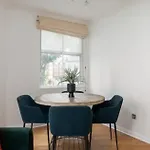 Vesto Two Bedroom Apartment On Sloane Avenue Cc