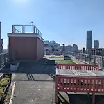 Half An Hour To The Heart Of London