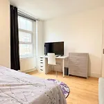 2 Bed Apartment In Paddington
