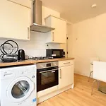 2 Bed Apartment In Paddington