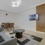 Luxury House London Near Subway Station