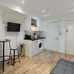 Contemporaru Studio Apartment In Shoreditch