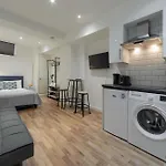 Contemporaru Studio Apartment In Shoreditch