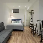 Contemporaru Studio Apartment In Shoreditch