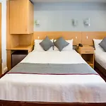 Oyo London Guest House