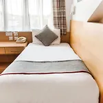 Oyo London Guest House