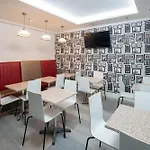 OYO Bakers Hotel