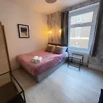 Lovely 2 Bed Flat 2 Floor Miles