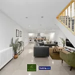 Two Bedroom Apartment By Arhouse Apartments Short Lets & Serviced Accommodation Clapham With Free Wifi