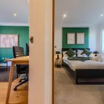 Soho - Piccadilly Circus Modern One Bedroom Flat
