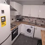 2 Bed Flat In London