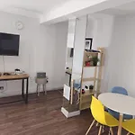 2 Bed Flat In London