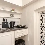 Secluded Modern Private Apartment By Buckingham Palace