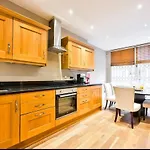 5 Bedrooms House In Chelsea