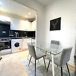 Hyde Park Gate Apartment