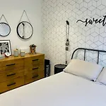 Stylish & Modern 2-Bed London Apartment With Private Terrace