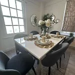 Spacious 3 Bedroom Flat In The Heart Of London