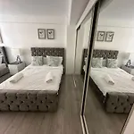 Spacious 3 Bedroom Flat In The Heart Of London