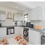 Eejs Stylish 3 Bedroom House - Greenwich
